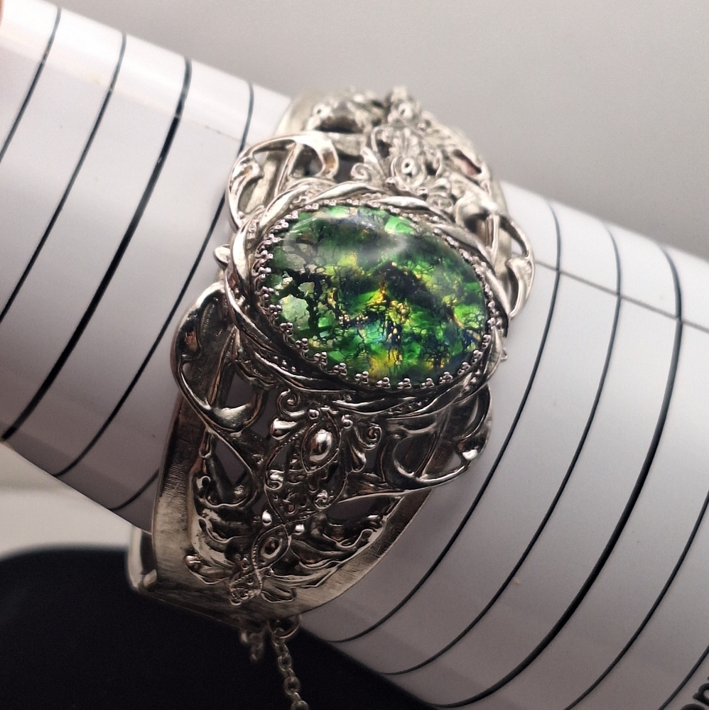 💚Whiting & Davis Silver-Tone Green Foiled Glass Hinged Bracelet *repair* - Picture 2 of 11